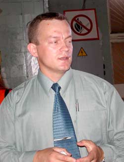 Директор «Сыктывкарского ликеро-водочного завода» Олег Ворошин, до этого руководивший алкогольными компаниями, входящими в группу SPI – ЗАО «Союзплодимпорт», подозревается в уводе с «СЛВЗ» 4,5 млн. руб.