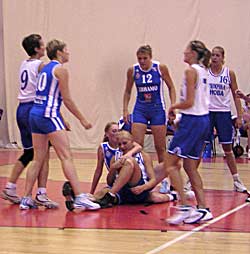 Бороться с упорным «Динамо» «Зыряночке» приходилось и в партере.