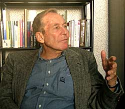 Джон Атли побывал на месте гибели отца.