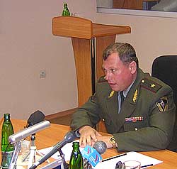 «И вы, и мы находимся в одном окопе», – предупредил журналистов генерал-майор Александр Чуприян.