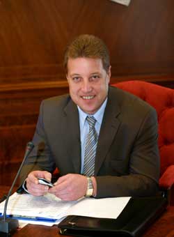 Бывший гендиректор строительной компании «Стройматериалы-К», ныне – министр архстройэнерго РК Иван Поздеев менее чем за год совершил головокружительный взлет по карьерной лестнице в системе госслужбы. Предполагается, что уже на ближайшей сессии госсовета 28 октября Глава РК представит депутатам г-на Поздеева в качестве своего нового заместителя.