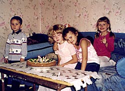 Альфия Жамилова (на фото вторая справа) пропала год назад.