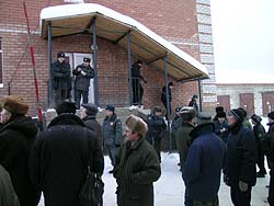 Противостояние дорожников и милиционеров длилось несколько часов.