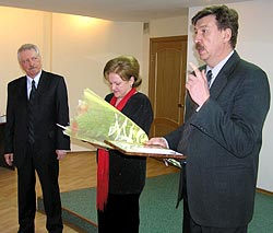 Главный редактор газеты «Республика» Евгений Хлыбов получил премию за Анну Сивкову, «которая не любит, когда ее хвалят».