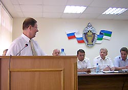 Г-н Лаврега (слева) признался г-ну Ковалевскому (второй справа), что получает удовлетворение на коллегиях прокуратуры.