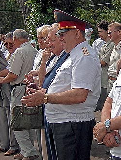 Исполняющий обязанности министра внутренних дел РК Владимир Силаев (на переднем плане), вполне возможно, уже на этой неделе станет полноправным главой республиканского МВД. Приказ о назначении г-на Силаева на должность министра должен привезти Рашид Нургалиев, который планировал посетить Коми 6 сентября.