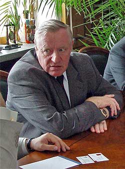 Председатель Госсовета РК Иван Кулаков на минувшей неделе перенес еще три операции. Состояние спикера республиканского парламента остается очень тяжелым.