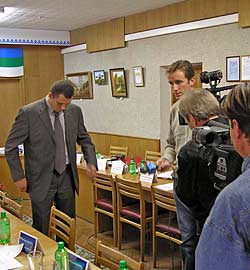           . 16        ,             -. - - ()     . 