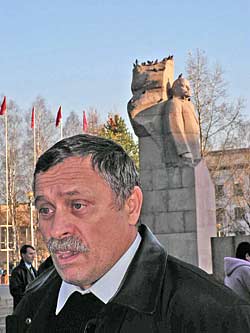 Дмитрий Лукашенко своим выступлением на профсоюзном митинге сильно рассмешил местных коммунистов.