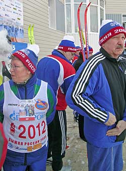 Вера Скоробогатова (слева) не прочь была и дальше бежать по одной лыжне с Владимиром Торлоповым (справа), но пошедший на второй срок глава Коми выбрал для себя другую дистанцию.