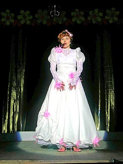 Елена Шабаршина выглядела артистично.