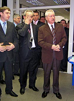 Роман Зенищев, Саркис Манасарянц и Владимир Торлопов (слева направо) посмотрели на перспективы лесной отрасли в Коми.