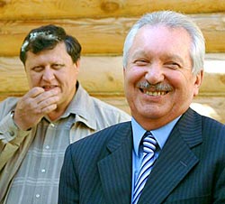 Суд оправдал Михаила Клубета (на заднем плане), не захотевшего брать на себя грехи республиканского правительства. Фото «ЗЖ».