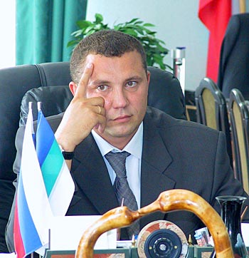 Юрист Владимир Пыстин не учел того, что подделка может вылезть наружу. Фото «ЗЖ».