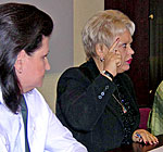 Валентина Жиделева (справа) нагнала страху на присутствующих, рассказав о судьбе ее ровесников-наркоманов. Фото Андрея Влизкова.