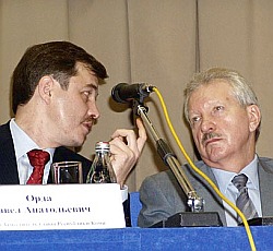 На взгляд Павла Орды (слева), Владимир Торлопов (справа) является человеком другого поколения. Фото Андрея Аксеновского.