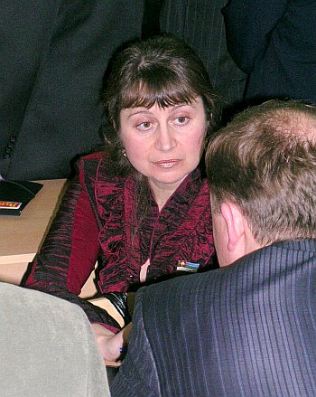 Наталья Радостева безуспешно пыталась убедить депутатов не голосовать за Сергея Катунина. Фото Бориса Суранова.