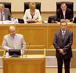 Андрей Проскуров (справа) во время процедуры назначения на должность судьи конституционного суда РК не получил от депутатов ни одного вопроса. Фото «ЗЖ».