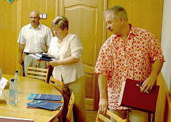 Сергей Ивкин (крайний справа) покинул зал заседаний молча. Фото Кирилла Затрутина.