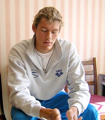 На чемпионате страны у Аркадия Вятчанина возникли проблемы со стартовой техникой. Фото Александра Коннина.