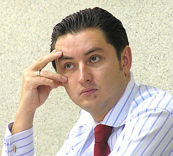 «Единоросс» Василий Попов задумался о повышении своего депутатского статуса. Фото «ЗЖ».